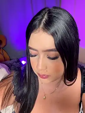 Emiily Moore1 online show from January 2026 12:02:01 AM