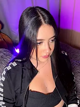 Emiily Moore1 online show from January 2026 12:03:01 AM