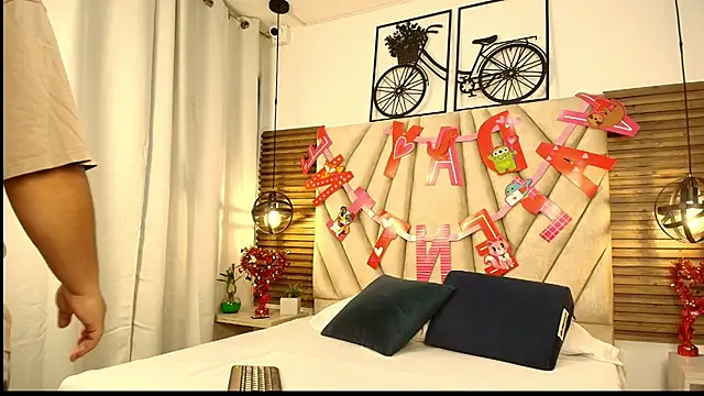 elizawiliamst online show from September 2025 11:34:01 AM