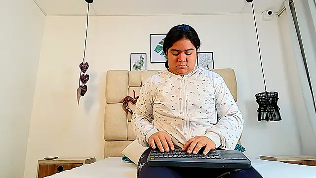 elizawiliamst online show from September 2025 11:48:01 AM