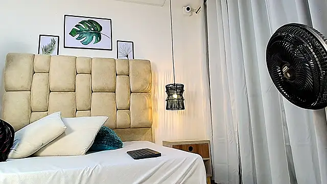 elizawiliamst online show from October 2025 11:50:02 AM