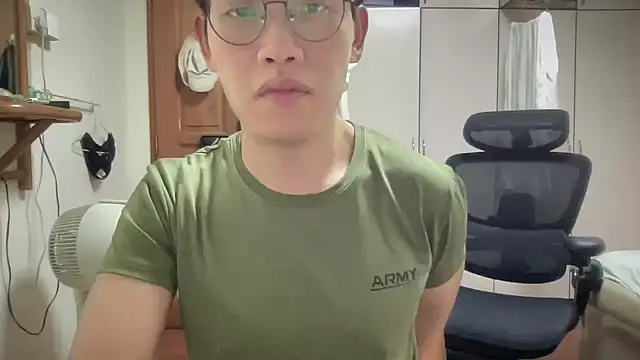 Passionatetwink2 online show from October 2025 05:12:02 PM