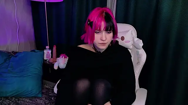 Snapshot of KikiMoor chatting on October 2025 09:19:01 AM KikiMoor online show from October 2025 09:19:01 AM