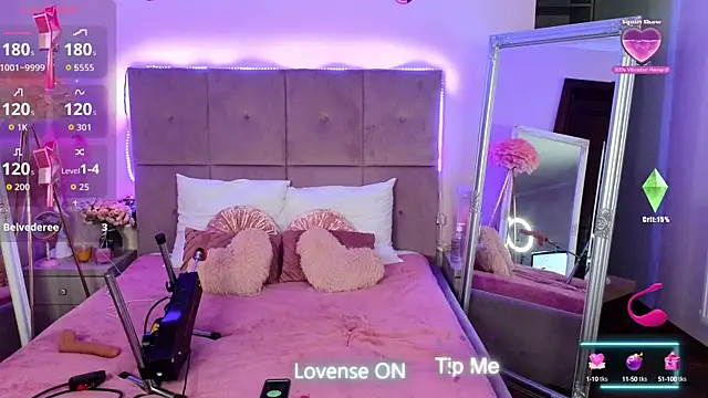 Nicole Bond online show from October 2025 05:17:02 AM