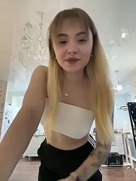 LunaMillie online show from December 2025 09:51:02 AM