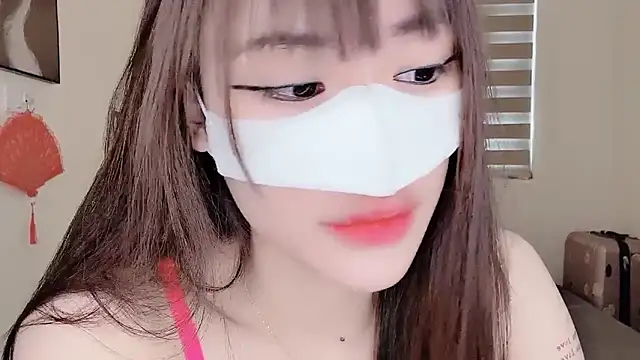 Snapshot of MaiLiiil chatting on September 2025 04:12:01 AM MaiLiiil online show from September 2025 04:12:01 AM