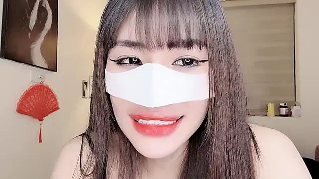 Snapshot of MaiLiiil chatting on October 2025 03:54:02 PM MaiLiiil online show from October 2025 03:54:02 PM