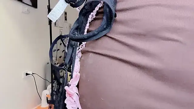 Snapshot of MaiLiiil chatting on December 2025 03:29:02 PM MaiLiiil online show from December 2025 03:29:02 PM