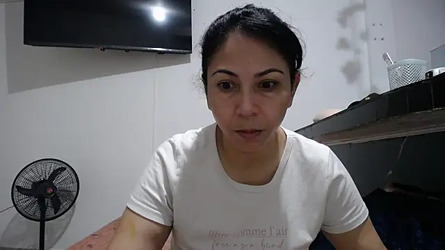 yohacriss online show from October 2025 08:09:02 PM