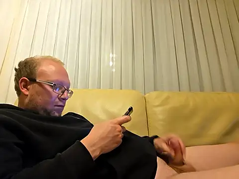 Mikenen online show from May 2026 09:33:02 PM