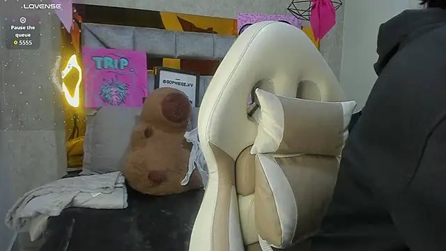 sophiievv online show from November 2025 08:08:02 PM