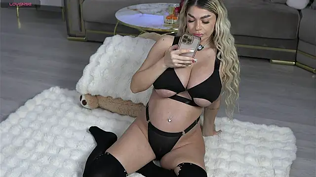 Snapshot of Ellyxxxelly chatting on October 2025 04:51:01 PM Ellyxxxelly online show from October 2025 04:51:01 PM