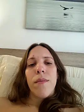 Snapshot of lauflor chatting on March 2026 01:06:02 PM lauflor online show from March 2026 01:06:02 PM