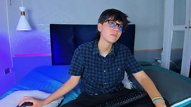 Tsuki Maru online show from September 2025 08:33:02 PM