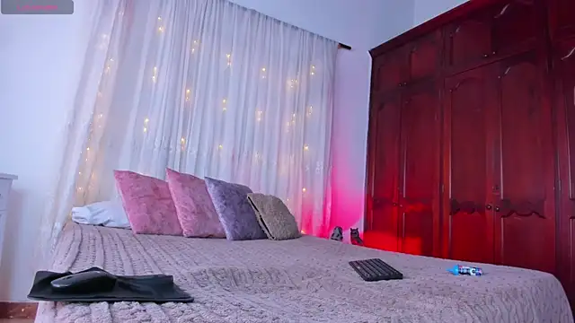 Shantal 777 online show from September 2025 01:33:02 PM