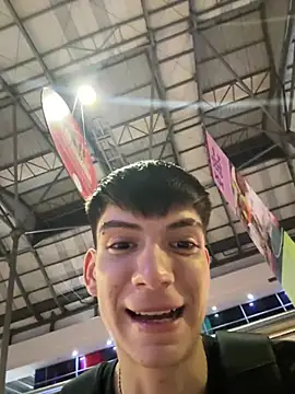 Snapshot of Luck__090 chatting on February 2026 01:37:01 AM Luck 090 online show from February 2026 01:37:01 AM