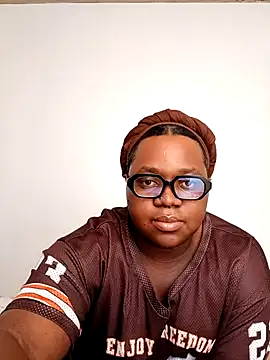 Gyminae online show from November 2025 01:06:02 PM