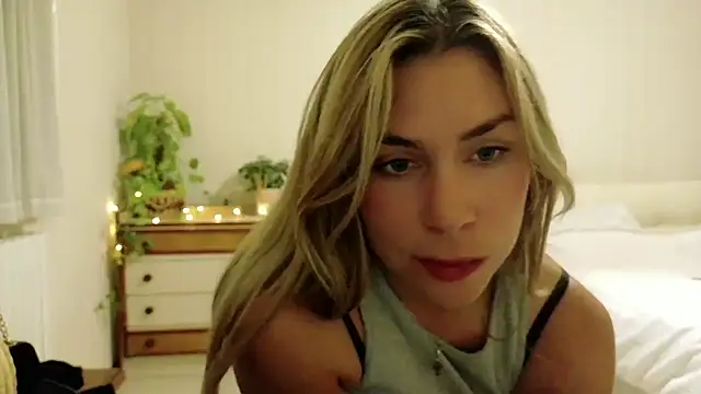 Snapshot of wonderalice31 chatting on November 2025 08:40:02 PM wonderalice31 online show from November 2025 08:40:02 PM