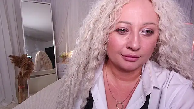 Lilit 1Love online show from September 2025 04:45:01 PM