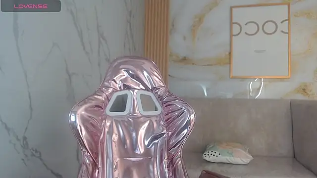 sara lopez s online show from October 2025 01:30:01 AM