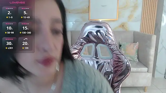 sara lopez s online show from November 2025 01:11:01 PM