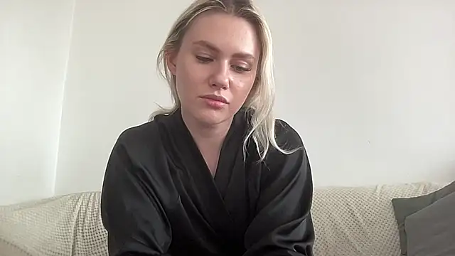 ElaraLuxxxe online show from October 2025 10:05:02 AM