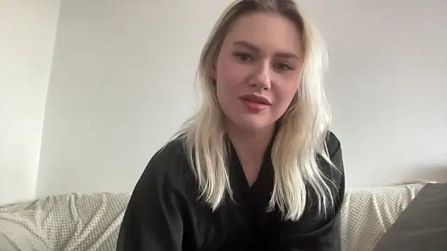 ElaraLuxxxe online show from October 2025 11:14:02 AM