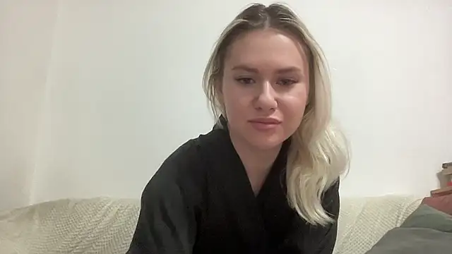 ElaraLuxxxe online show from November 2025 02:49:02 PM