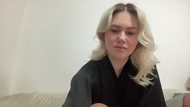 ElaraLuxxxe online show from December 2025 11:04:01 AM