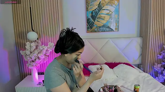 Mila Hank  online show from April 2026 12:14:01 PM