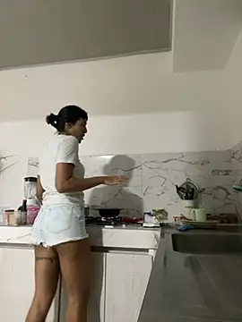 Snapshot of Amberdecolombia chatting on February 2026 04:21:02 AM Amberdecolombia online show from February 2026 04:21:02 AM