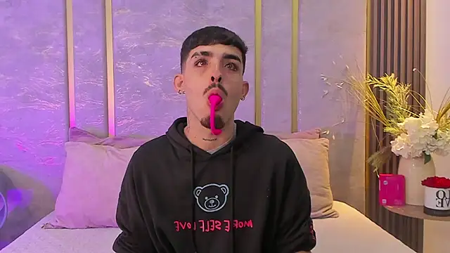 Snapshot of NikoStone_ chatting on September 2025 04:01:02 AM NikoStone online show from September 2025 04:01:02 AM