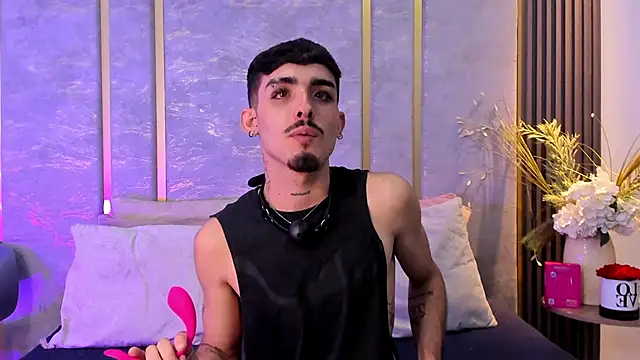 Snapshot of NikoStone_ chatting on September 2025 04:44:01 AM NikoStone online show from September 2025 04:44:01 AM