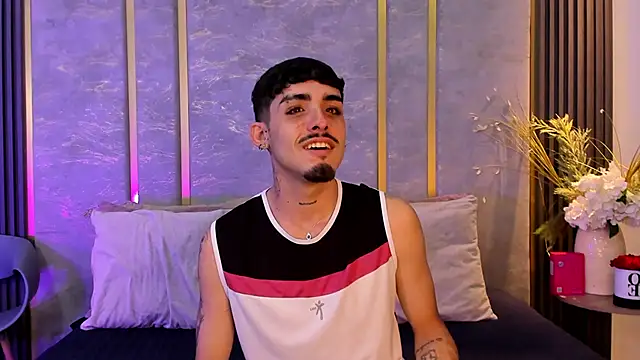 Snapshot of NikoStone_ chatting on September 2025 04:13:02 AM NikoStone online show from September 2025 04:13:02 AM