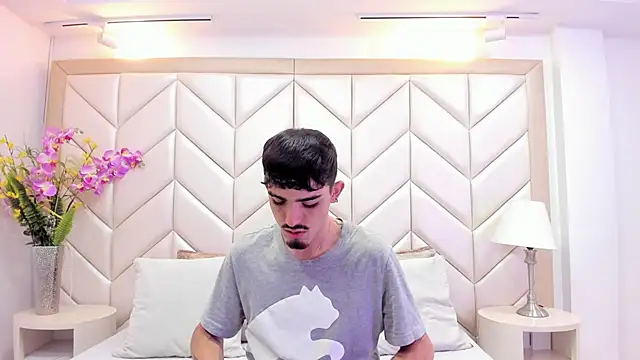 Snapshot of NikoStone_ chatting on September 2025 01:50:01 AM NikoStone online show from September 2025 01:50:01 AM