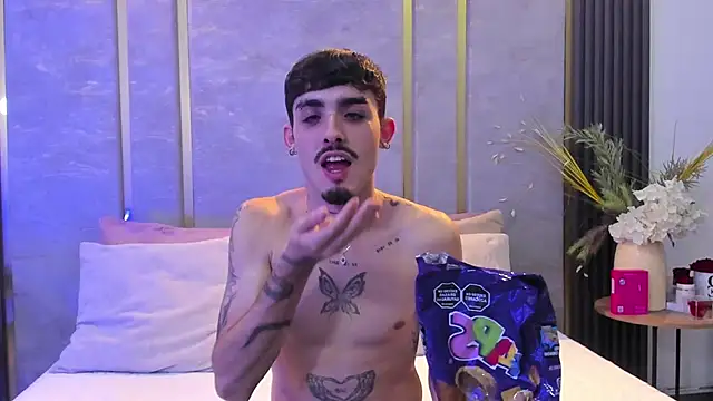 Snapshot of NikoStone_ chatting on October 2025 04:31:02 AM NikoStone online show from October 2025 04:31:02 AM