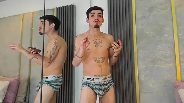 Snapshot of NikoStone_ chatting on October 2025 04:55:02 AM NikoStone online show from October 2025 04:55:02 AM