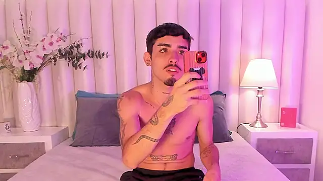 Snapshot of NikoStone_ chatting on October 2025 04:53:02 AM NikoStone online show from October 2025 04:53:02 AM