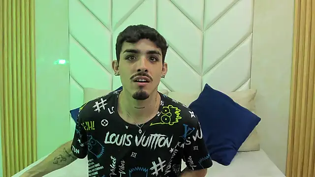 Snapshot of NikoStone_ chatting on October 2025 02:58:02 PM NikoStone online show from October 2025 02:58:02 PM