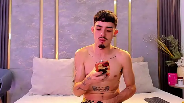 Snapshot of NikoStone_ chatting on October 2025 04:12:01 AM NikoStone online show from October 2025 04:12:01 AM