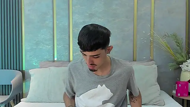 Snapshot of NikoStone_ chatting on October 2025 04:37:01 AM NikoStone online show from October 2025 04:37:01 AM