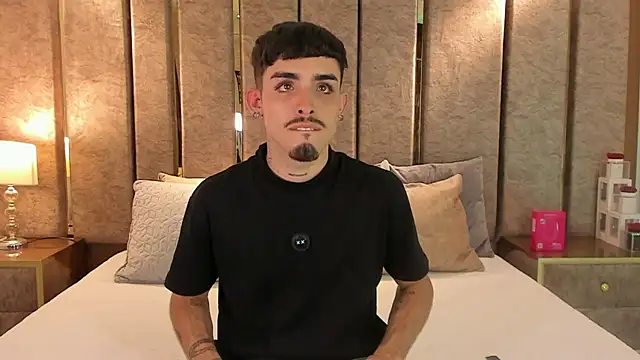 Snapshot of NikoStone_ chatting on October 2025 05:19:01 AM NikoStone online show from October 2025 05:19:01 AM