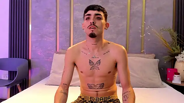 Snapshot of NikoStone_ chatting on October 2025 04:35:02 AM NikoStone online show from October 2025 04:35:02 AM