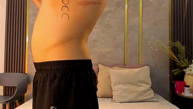 Snapshot of NikoStone_ chatting on October 2025 04:23:02 AM NikoStone online show from October 2025 04:23:02 AM