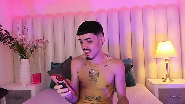 Snapshot of NikoStone_ chatting on October 2025 04:47:01 AM NikoStone online show from October 2025 04:47:01 AM