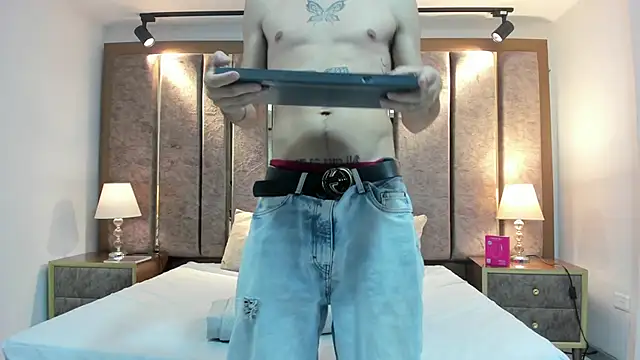 Snapshot of NikoStone_ chatting on November 2025 04:04:01 AM NikoStone online show from November 2025 04:04:01 AM