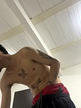 Snapshot of NikoStone_ chatting on November 2025 06:39:03 AM NikoStone online show from November 2025 06:39:03 AM