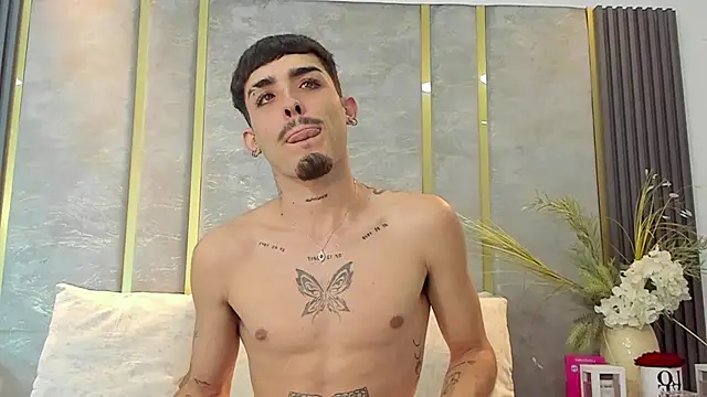 Snapshot of NikoStone_ chatting on December 2025 04:31:02 AM NikoStone online show from December 2025 04:31:02 AM