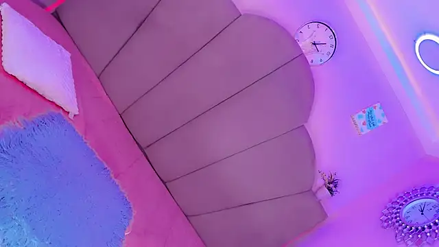 Nauthy girl online show from October 2025 12:02:02 PM