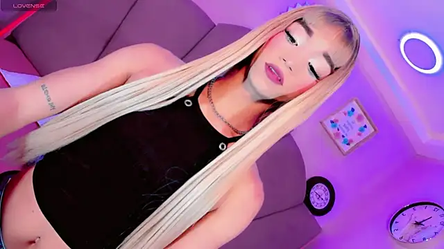 Nauthy girl online show from October 2025 12:27:01 PM